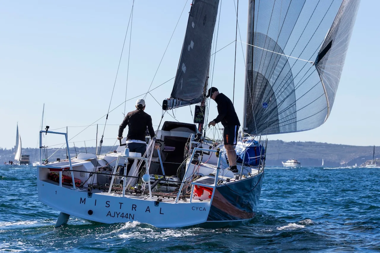 Noakes Sydney Gold Coast Yacht Race Start.jpg