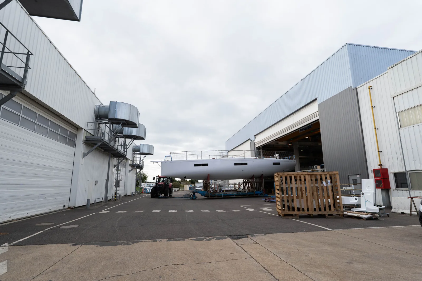1 of Bénéteau’s vast production halls