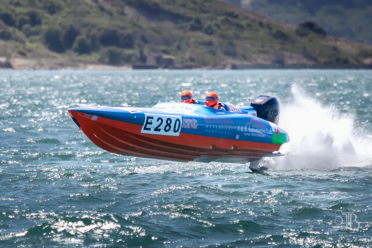 Engines Over Canvas – The Lymington Challenge Powers In