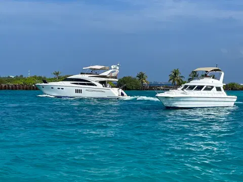 Flybridge yacht
