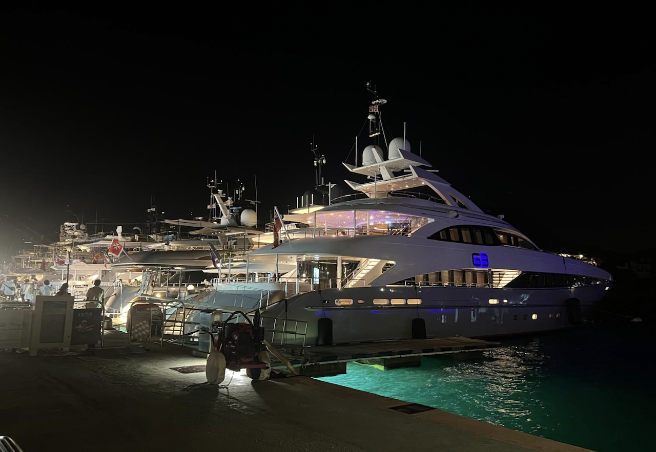 Flybridge Yachts 