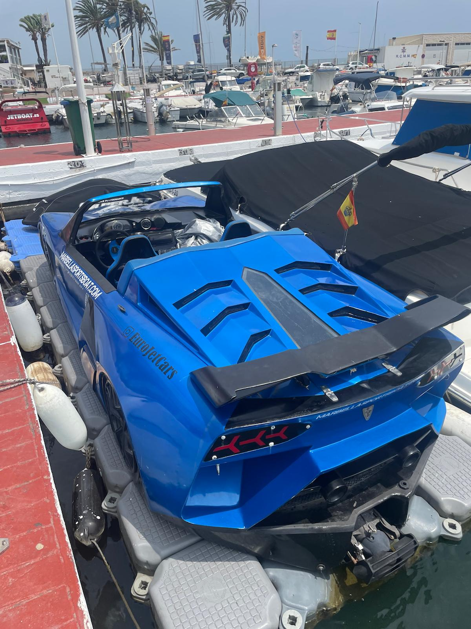 Jet Car Boats: The Thrill of a Sports Car, the Freedom of a Speedboat !